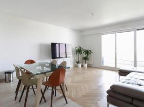 Spacious 4-rooms with terrace and parking close to Paris