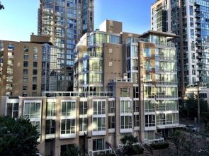 910 Beach Apartment Hotel