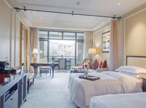 Modern Downtown Crossing Suites by Sonder