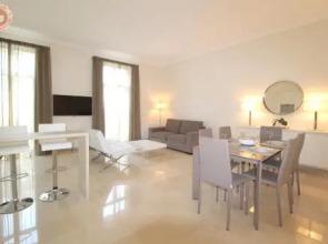 Cannes Croisette Alc 79 Antibes