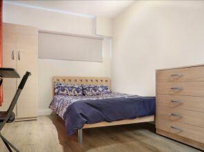 Saltwell Street Deluxe En Suite Room