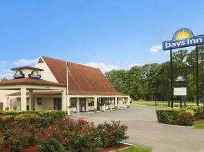 Rose Garden Inn & Suites