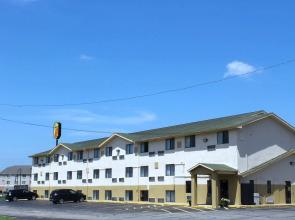 Super 8 by Wyndham Topeka/Wanamaker RD/I-70