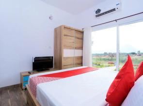 OYO 24200 Bahri Beautiful Country