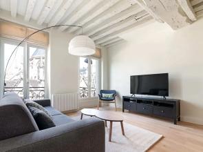 Bright and Modern Apt - 7 Mins to Notre Dame