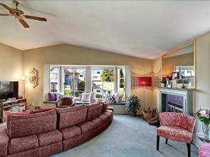 Phinney Suites Retreat - Two Bedroom Townhome with Fireplace