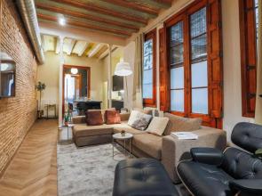 Avinyó- New Listing -Spacious Loft in the Gothic Quarter!