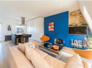 Striking 2 Bed With Roof Terrace, a short walk from Oxford Street.