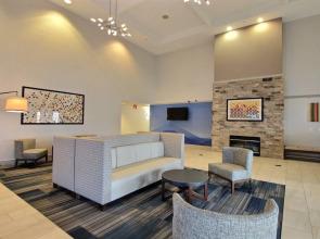 Holiday Inn Express Hotel & Suites Milwaukee Airport by IHG