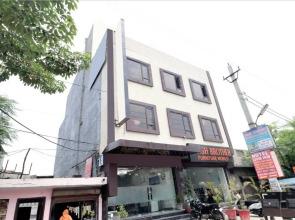 OYO 16379 Hotel LivInn Hub