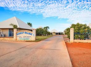 Osprey Holiday Village Unit 110 - Wake Up To the Birds in Your 4 Poster Bed with a View