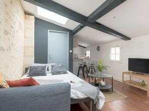 Nice Apartment Facing the Synagogue