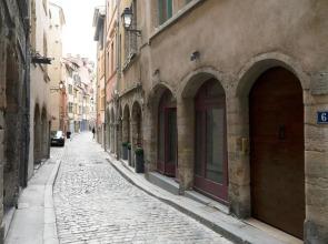 LE NID DU LION - Joli T2 quartier St Georges au calme