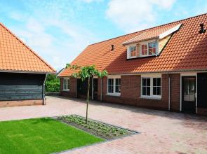 Spacious Home With a Whirlpool and six Bathrooms, in Twente