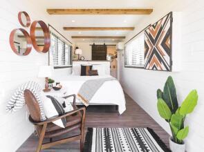 Cute Tiny Container House 12 min to Magnolia Silos