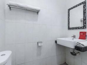 Smile Hotel by RedDoorz