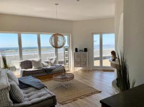 COAST HOUSE Sky Suite