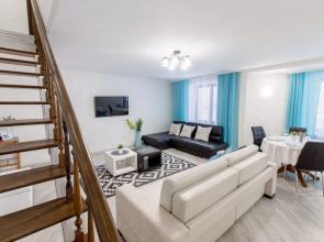 Chetyrekhkomnatnye s Vidom na Naberezhnuyu Apartments