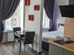 Lyuks v tsentre Sankt-Peterburga Chudo V Peryyakh Flat