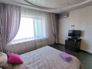 Tryohkomnatnye V Tsentre Goroda Po Istomina 41 Apartments