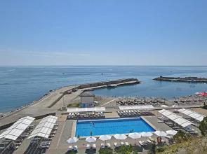 Resort & Yacht Club Tornado