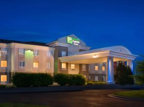 Holiday Inn Express & Suites Lawrence by IHG